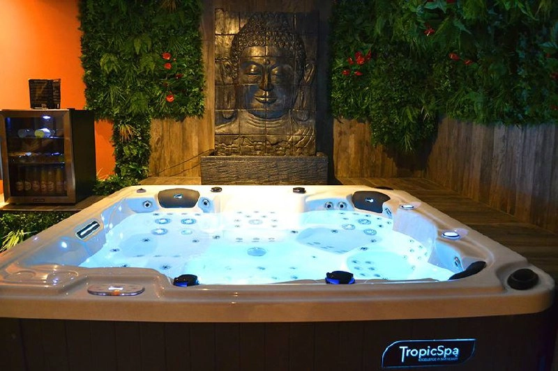SPA LUXURY PARIS в Париже: Спа-центр, Массаж, Джакузи, Сауна, Бассейн,