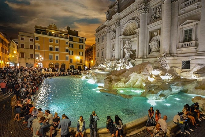 Фонта́н Тре́ви (итал. Fontana di Trevi) в Риме: Старый город, История Италии, Архитектура ,