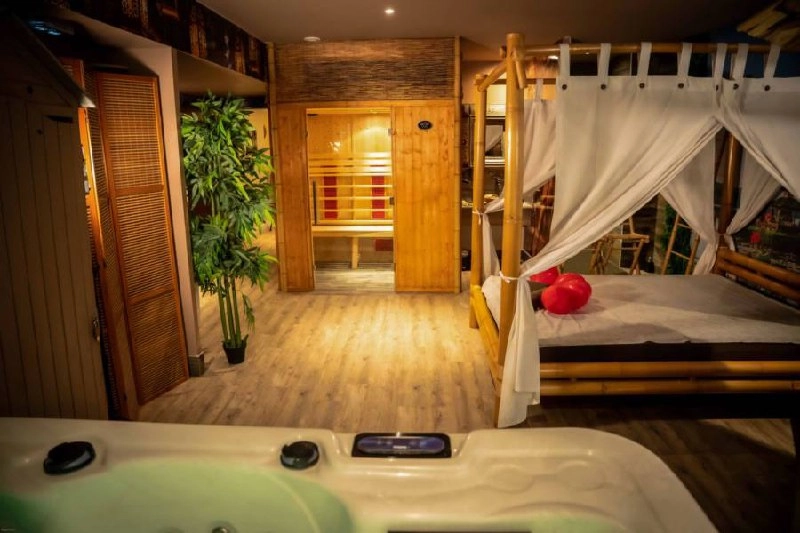 SPA LUXURY PARIS в Париже: Спа-центр, Массаж, Джакузи, Сауна, Бассейн,