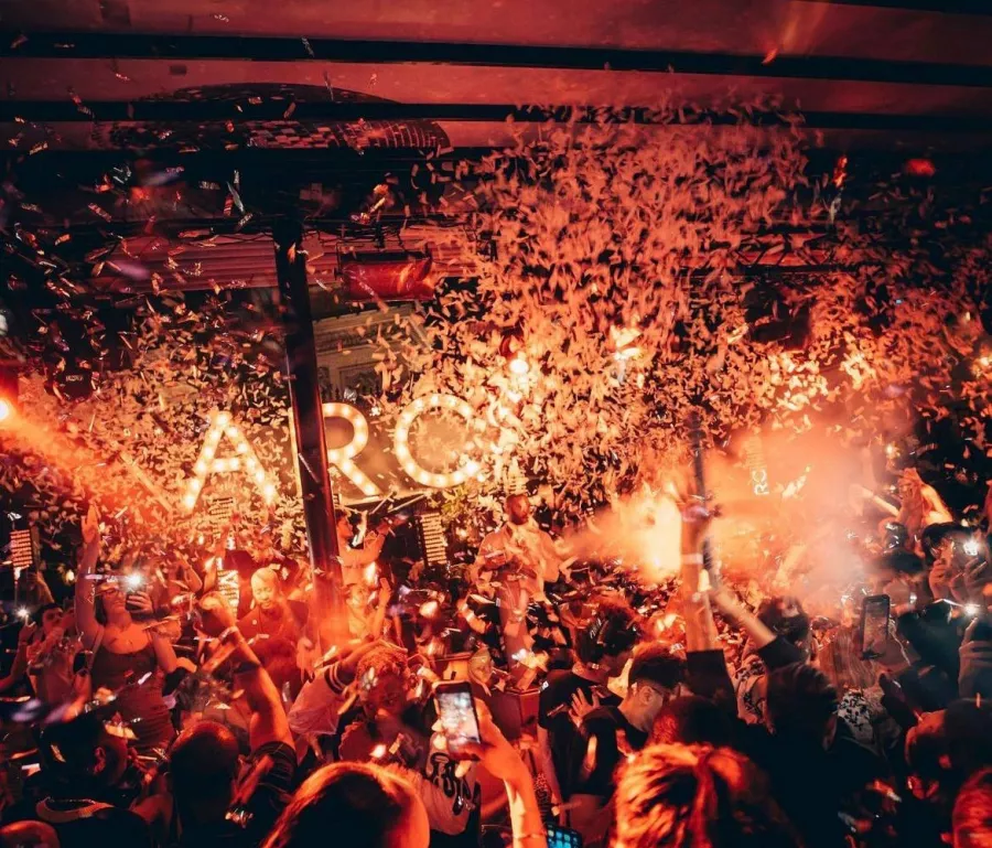 L'Arc Paris в Париже: Ночной клуб, Ресторан, Мероприятия , Паб,