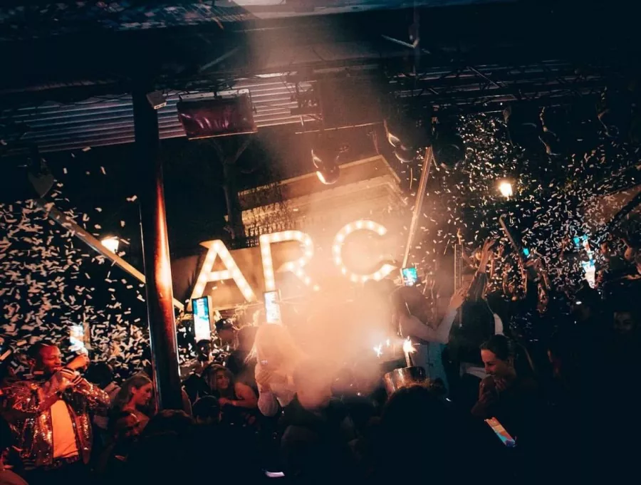 L'Arc Paris в Париже: Ночной клуб, Ресторан, Мероприятия , Паб,