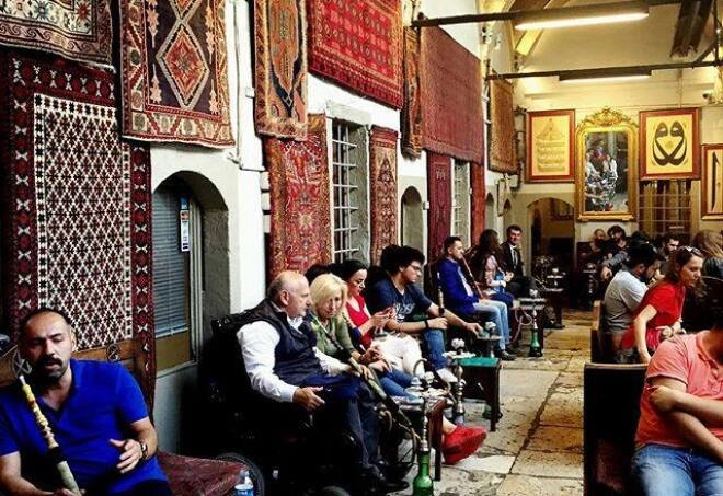 Кофейня Anadolu Nargile Çorlulu Ali Paşa Medresesi в Стамбуле: Турецкий чай, Турецкий кофе, Кальян,