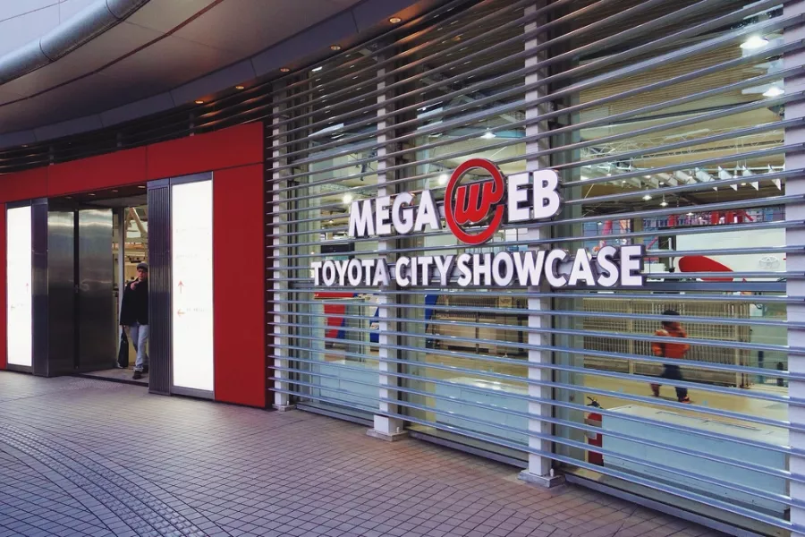 Выставочный центр - Toyota Mega Web в Токио: Музей, Выставка, Машины,
