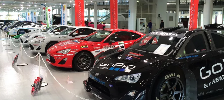 Выставочный центр - Toyota Mega Web в Токио: Музей, Выставка, Машины,