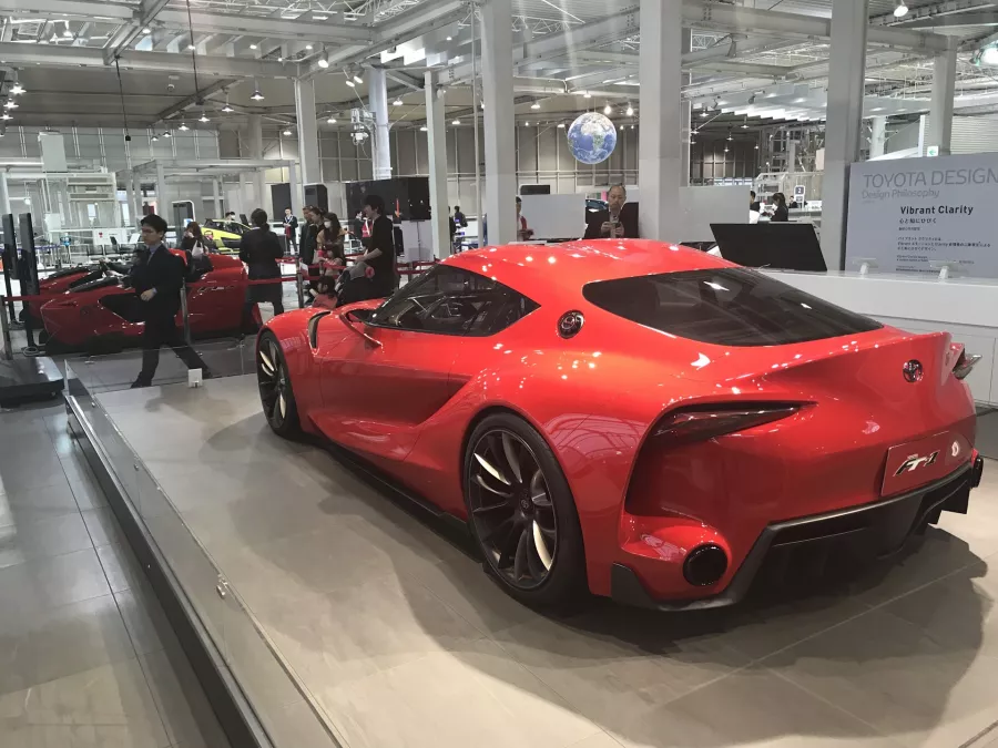 Выставочный центр - Toyota Mega Web в Токио: Музей, Выставка, Машины,