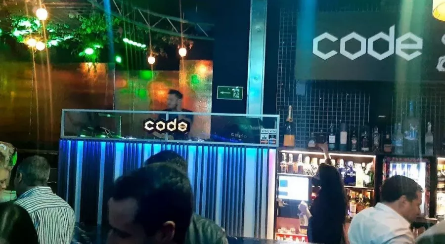 Клуб Code Social Club в Аликанте: Клуб, Алкоголь, Напитки, Танцпол, Мода,