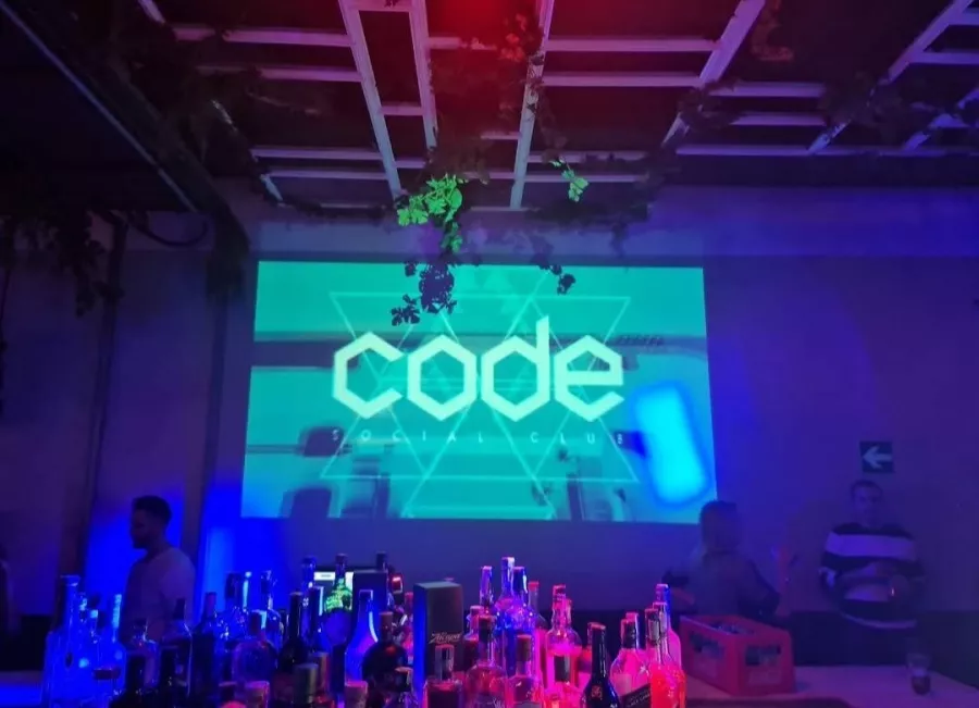 Клуб Code Social Club в Аликанте: Клуб, Алкоголь, Напитки, Танцпол, Мода,