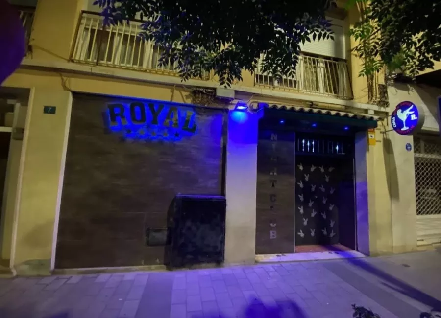Клуб Royal Night Club в Аликанте: Дискотека, Клуб, Алкоголь, Напитки, Танцпол,
