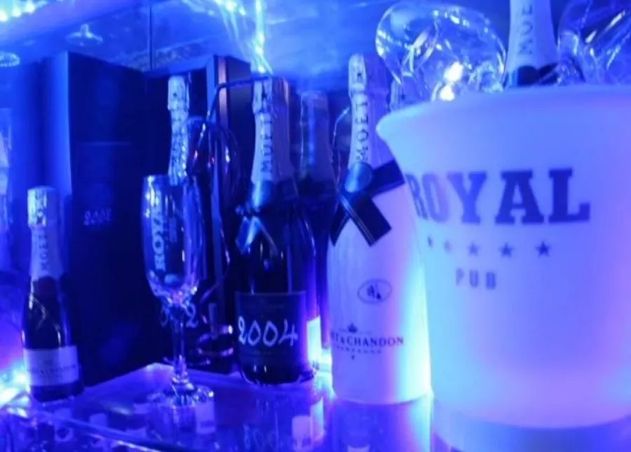Клуб Royal Night Club в Аликанте: Дискотека, Клуб, Алкоголь, Напитки, Танцпол,
