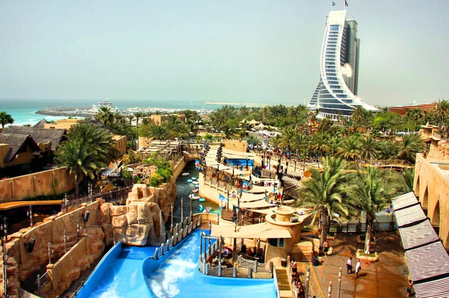 Аквапарк Wild Wadi Waterpark в Дубаи: Аквапарк, Водные горки, Развлечения для всей семьи, Доступ для инвалидов, Маказины, Кафе, Водные развлечения,