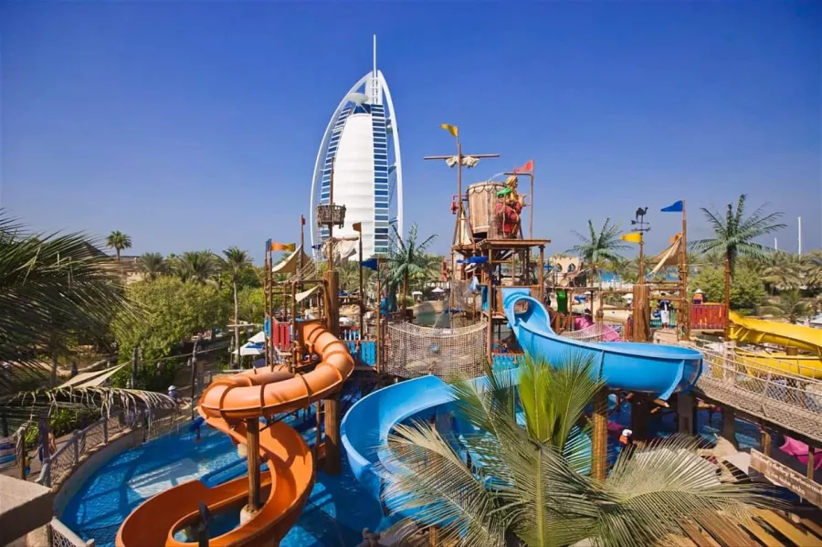 Аквапарк Wild Wadi Waterpark в Дубаи: Аквапарк, Водные горки, Развлечения для всей семьи, Доступ для инвалидов, Маказины, Кафе, Водные развлечения,