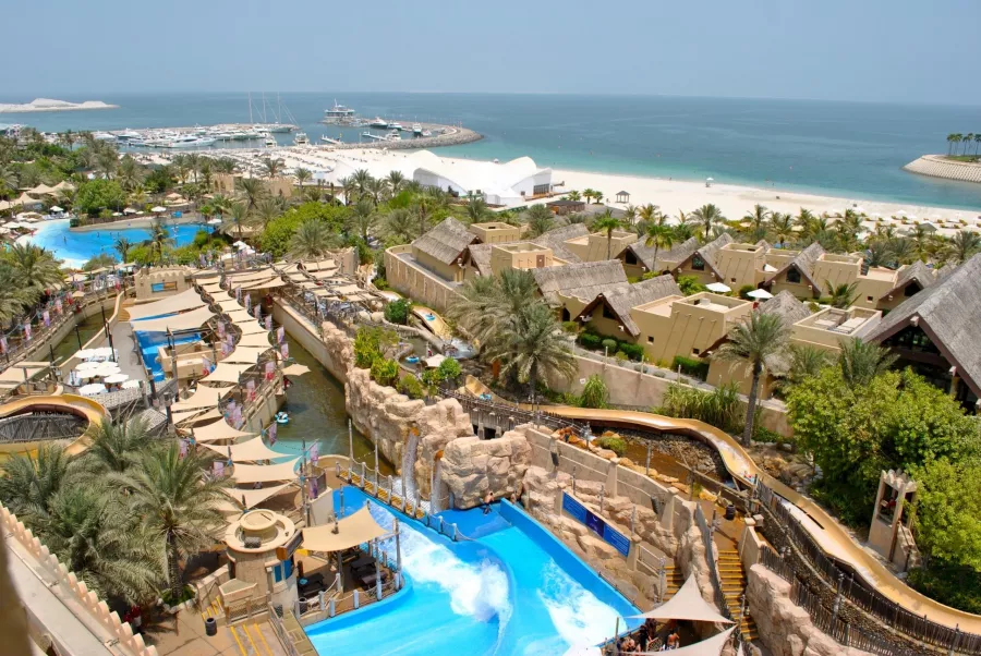 Аквапарк Wild Wadi Waterpark в Дубаи: Аквапарк, Водные горки, Развлечения для всей семьи, Доступ для инвалидов, Маказины, Кафе, Водные развлечения,