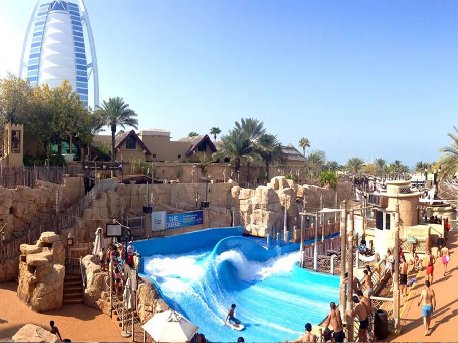 Аквапарк Wild Wadi Waterpark в Дубаи: Аквапарк, Водные горки, Развлечения для всей семьи, Доступ для инвалидов, Маказины, Кафе, Водные развлечения,