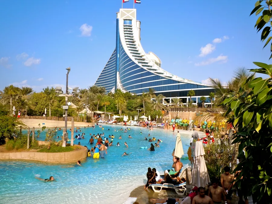 Аквапарк Wild Wadi Waterpark в Дубаи: Аквапарк, Водные горки, Развлечения для всей семьи, Доступ для инвалидов, Маказины, Кафе, Водные развлечения,