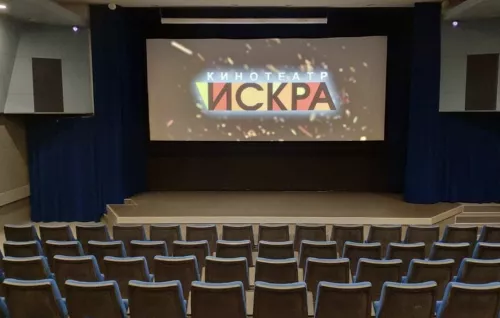 Кинотетр Искра  в  Видном