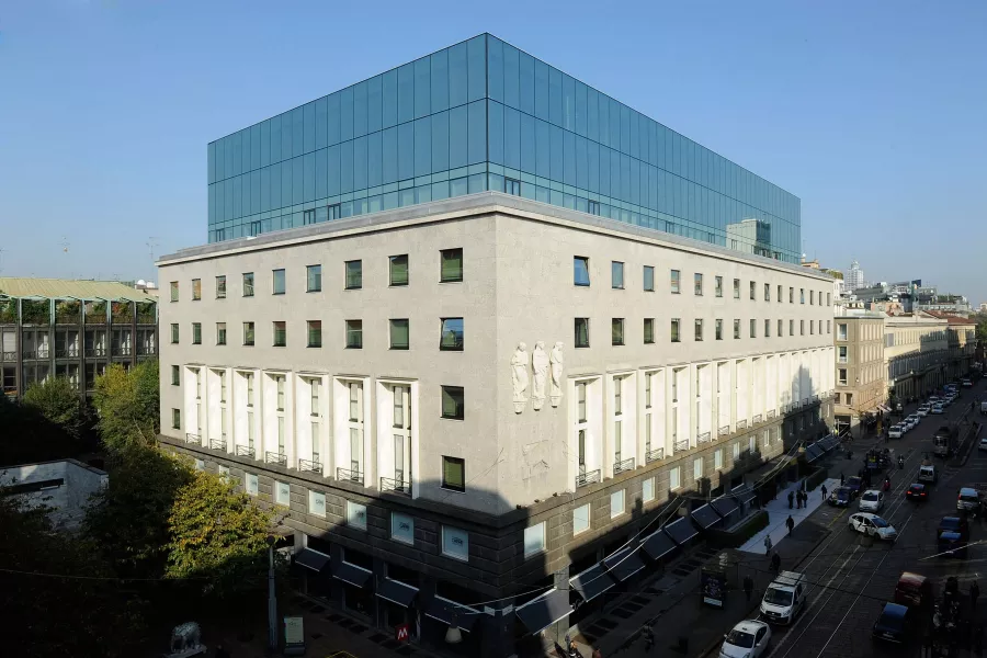 Отель Armani Hotel Milano 5* в Милане: Armani отель, Премиум отель, Бассейн, Фитнесс, Гидромассаж, Шведский стол,