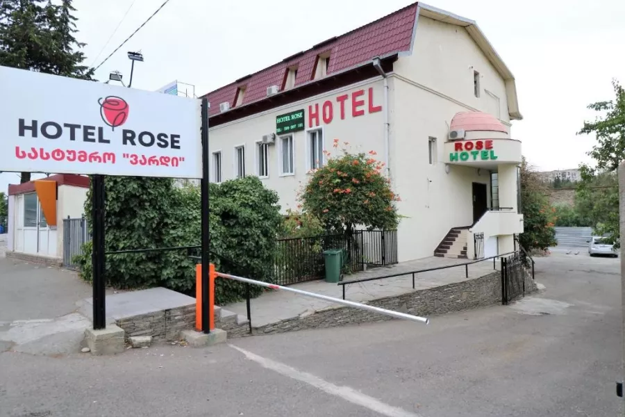 Rosa სასტუმრო (Отель Роза) в Тбилиси: Отель, Чилим, Бесплатный Завтрак, Сад, Кондиционер,