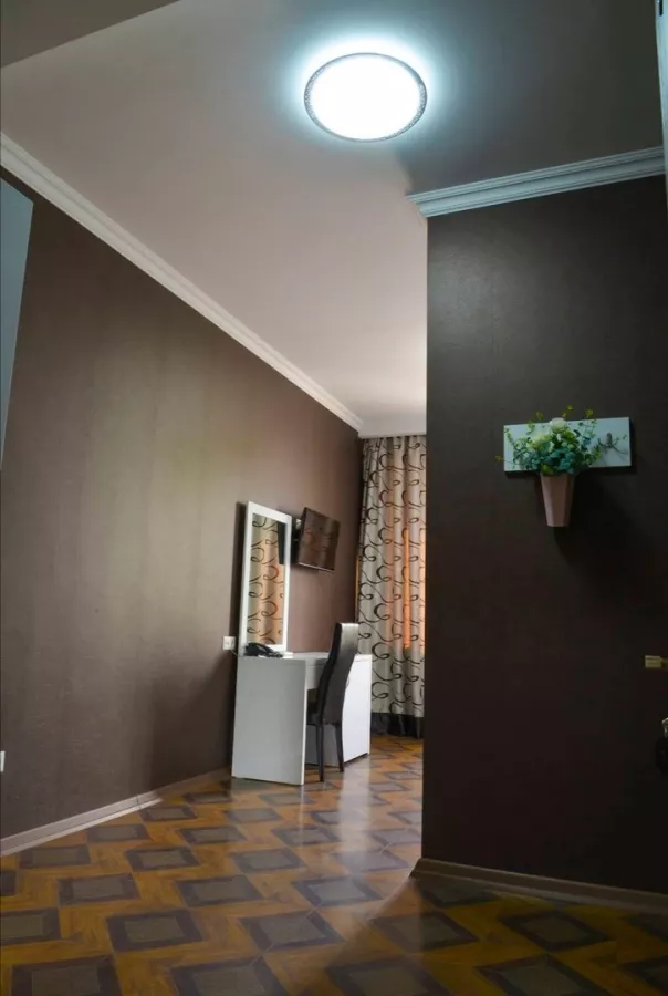 New Eurolux სასტუმრო (Гостиница New Eurolux) в Тбилиси: Гостиница, Чилим,