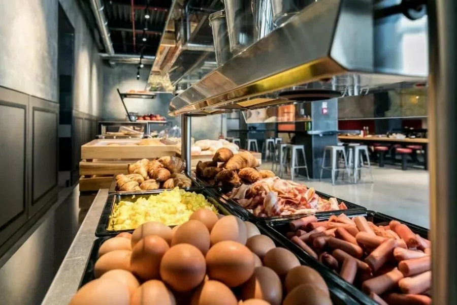 Отель J24 Hotel Milano 4* в Милане: Отель, Ресторан при отеле, Отель4*, Шведский стол, Конференц-зал,