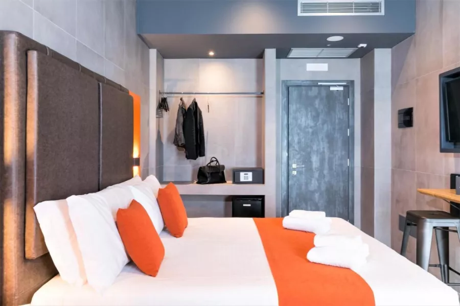 Отель J24 Hotel Milano 4* в Милане: Отель, Ресторан при отеле, Отель4*, Шведский стол, Конференц-зал,