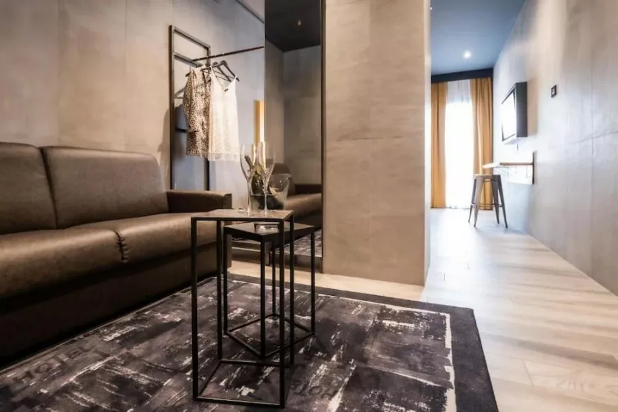 Отель J24 Hotel Milano 4* в Милане: Отель, Ресторан при отеле, Отель4*, Шведский стол, Конференц-зал,