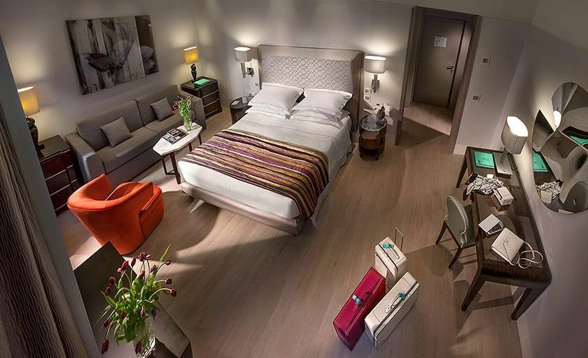 Отель Cavour 4* в Милане: Отель в центре, Шведский стол, Бар , Ресторан, Спа, Сауна, Конференц-зал, бизнес-центр, Тренажерный зал, Трансфер,