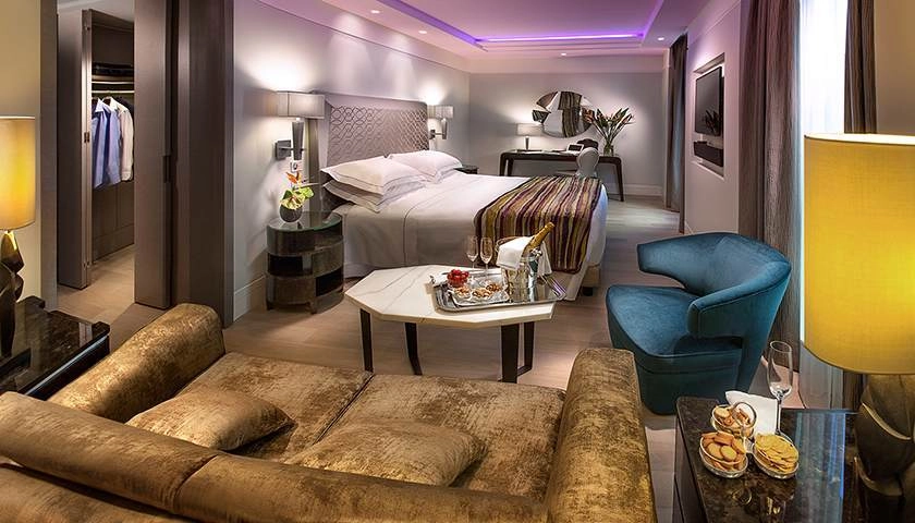 Отель Cavour 4* в Милане: Отель в центре, Шведский стол, Бар , Ресторан, Спа, Сауна, Конференц-зал, бизнес-центр, Тренажерный зал, Трансфер,