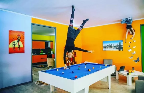 Перевернутый дом "Upside down House"