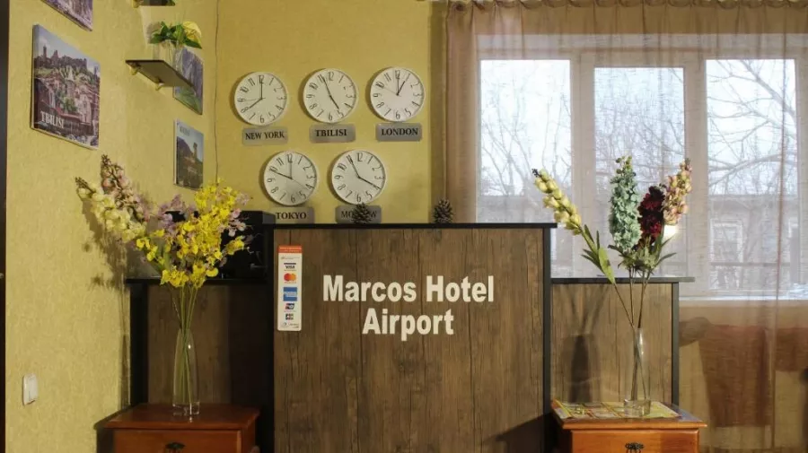 სასტუმრო მარკოსი (Отель Marcos) в Тбилиси: Отель, Чилим, Бассейн, Сауна, Кондиционер, Бильярд, Настольный теннис,