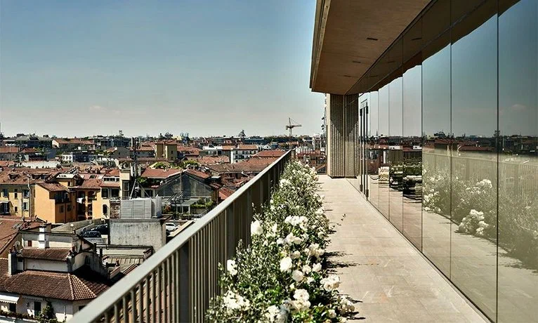 Отель Viu Milan 5* в Милане: Отель в центре, Спа, Тренажерный зал, Терраса, Бассейн на крыше, Современные номера, Вечеринки, Оздоровительный центр, Конференц-зал, Трансфер, Бар,