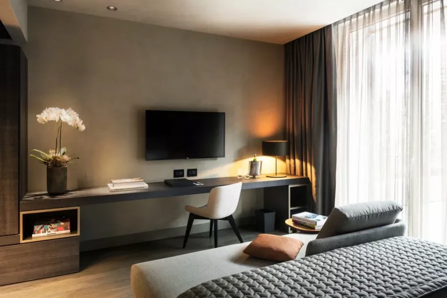Отель Viu Milan 5* в Милане: Отель в центре, Спа, Тренажерный зал, Терраса, Бассейн на крыше, Современные номера, Вечеринки, Оздоровительный центр, Конференц-зал, Трансфер, Бар,