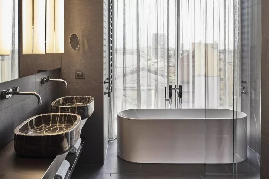 Отель Viu Milan 5* в Милане: Отель в центре, Спа, Тренажерный зал, Терраса, Бассейн на крыше, Современные номера, Вечеринки, Оздоровительный центр, Конференц-зал, Трансфер, Бар,