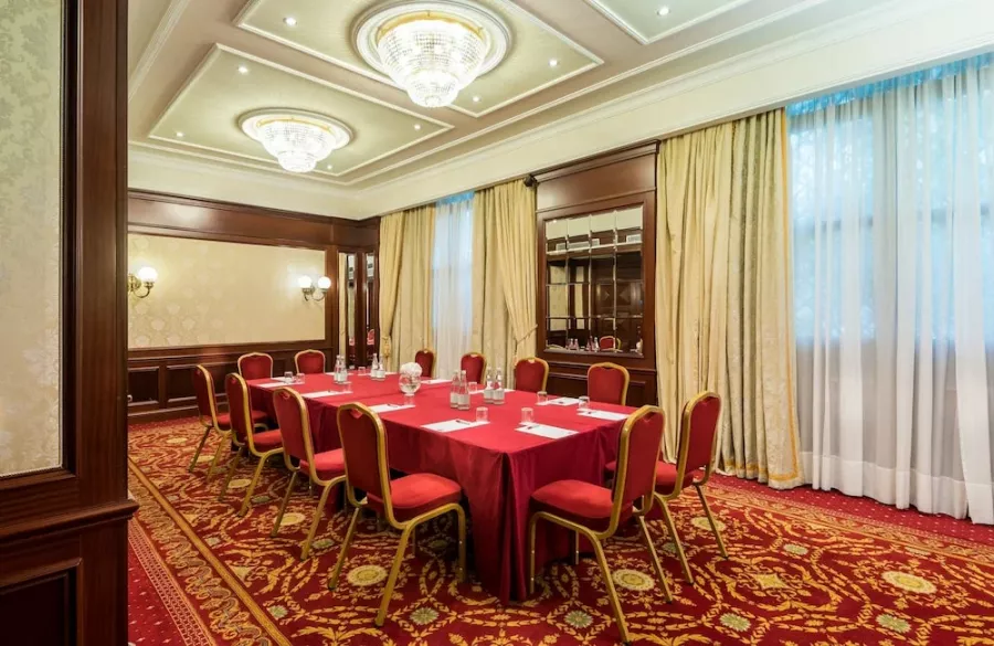 ОтельLeonardo Hotel Milan City Center 4* в Милане: Отель в центре, Фитнесс-центр, Конференц-зал, Ресторан, Открытая терраса, Бар, Трансфер, Шведский стол,