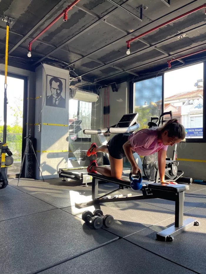 Тренажерный зал "CROSS FIGHT LARA"