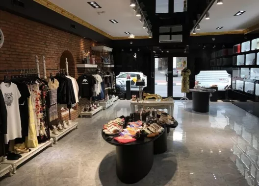La Mode შოურუმი ტანსაცმლის მაღაზია (Магазин одежды "La Mode ShowRoom")