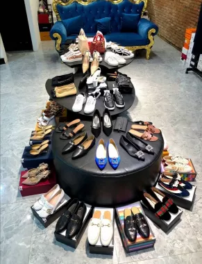 La Mode შოურუმი ტანსაცმლის მაღაზია (Магазин одежды "La Mode ShowRoom")