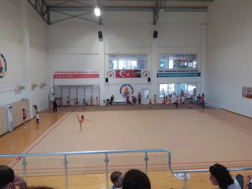 Спортивный комплекс "Muratpaşa Belediyesi Süleyman Evcilmen Spor ve Sergi Salonu"