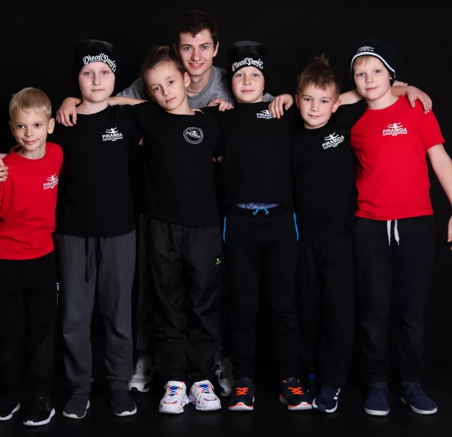 Спортивно-танцевальный центр Piramida в Санкт-Петербурге: Танцы, Акробатика, Дети, Движение,