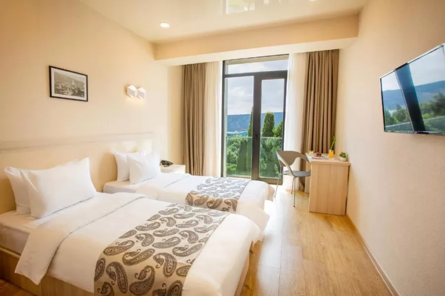 Отель Iveria Inn(სასტუმრო იბერია ინნ) в Тбилиси: Отель, Чилим, Четыре Звезды, Ресторан, Кондиционер, Мини-бар,