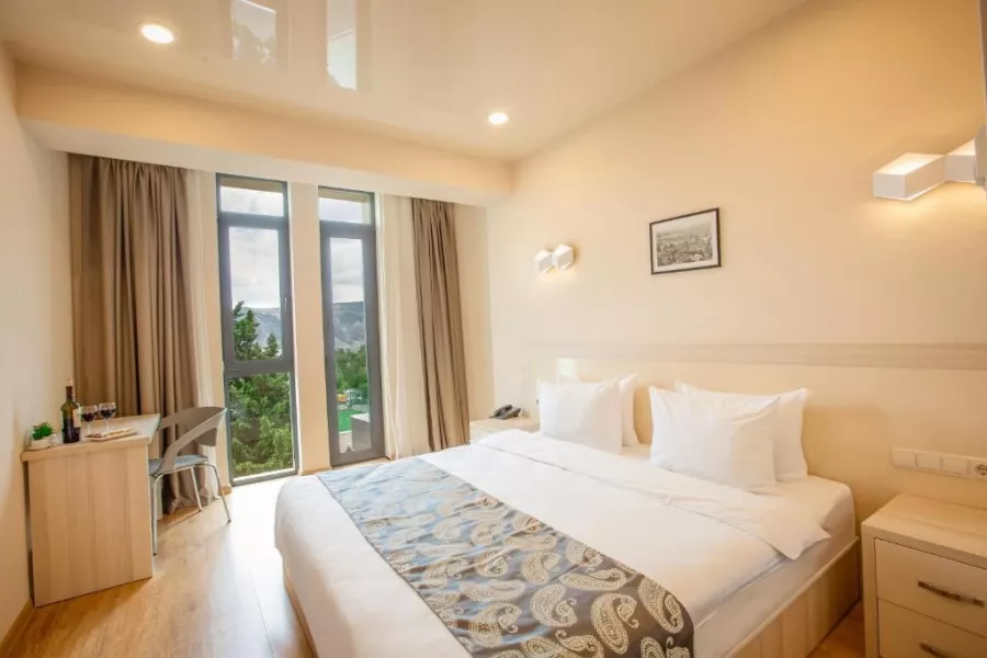 Отель Iveria Inn(სასტუმრო იბერია ინნ) в Тбилиси: Отель, Чилим, Четыре Звезды, Ресторан, Кондиционер, Мини-бар,