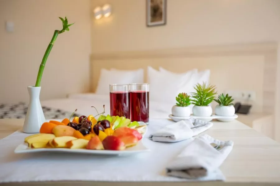 Отель Iveria Inn(სასტუმრო იბერია ინნ) в Тбилиси: Отель, Чилим, Четыре Звезды, Ресторан, Кондиционер, Мини-бар,