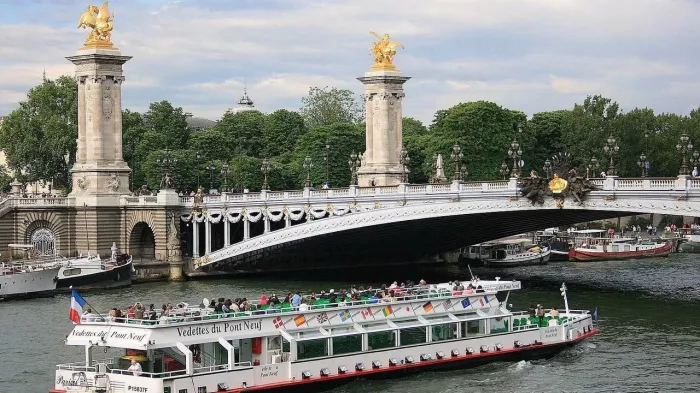 BATEAUX PARISIENS - S.E.V.P.T.E  в  Париже