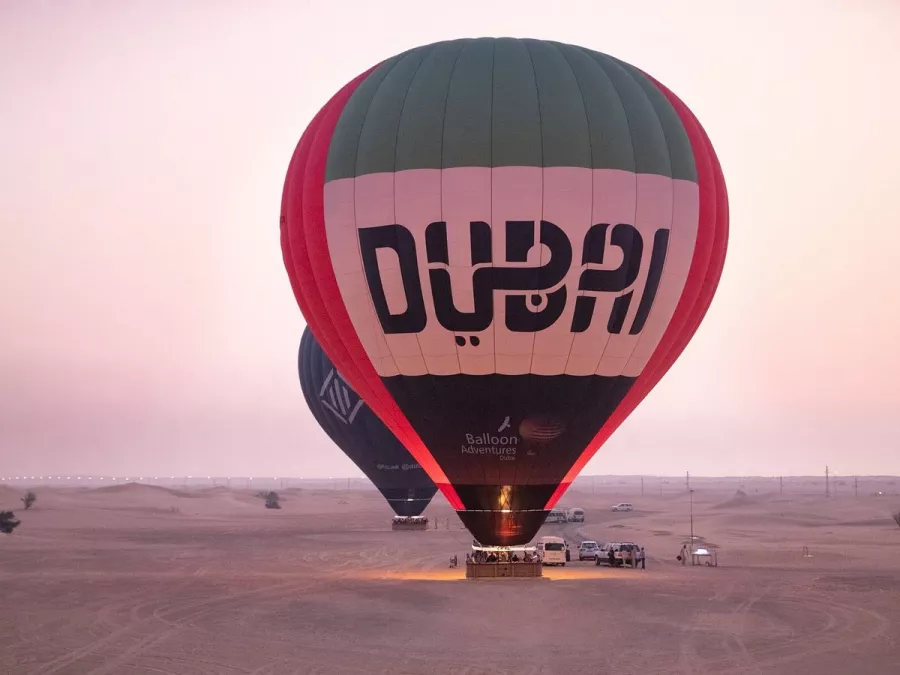 Полёты на воздушном шаре Balloon Adventures Dubai в Дубаи: Полёты на воздушном шаре, Воздушный шар, Полёты в небе, Полёты в пустыне, Полёты в Дубае, Шоу дронов, Завтрак в пустыне, Завтрак в бедуинском лагере,