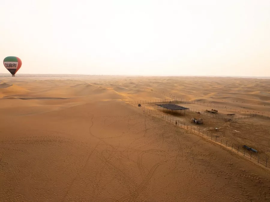 Полёты на воздушном шаре Balloon Adventures Dubai в Дубаи: Полёты на воздушном шаре, Воздушный шар, Полёты в небе, Полёты в пустыне, Полёты в Дубае, Шоу дронов, Завтрак в пустыне, Завтрак в бедуинском лагере,