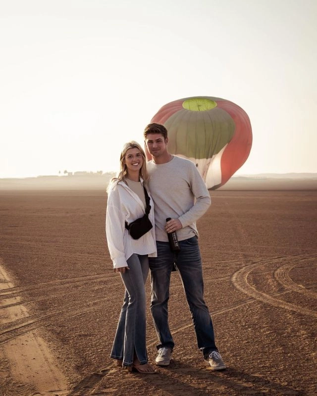 Полёты на воздушном шаре Balloon Adventures Dubai в Дубаи: Полёты на воздушном шаре, Воздушный шар, Полёты в небе, Полёты в пустыне, Полёты в Дубае, Шоу дронов, Завтрак в пустыне, Завтрак в бедуинском лагере,