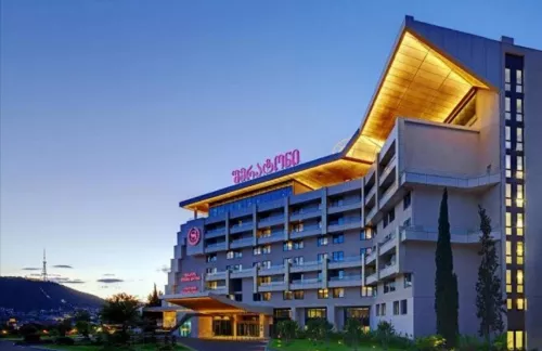 Отель Sheraton Metechi Palace (სასტუმრო შერატონ მეტეხი პალასი) в Тбилиси