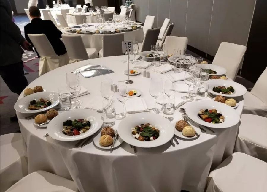 Отель Sheraton Metechi Palace (სასტუმრო შერატონ მეტეხი პალასი) в Тбилиси: Отель, Чилим, Пять Звёзд, Тренажёрный Зал, Конференц Зал, Ресторан, Грузинская Кухня, Бар, СПА Центр, Бассейн,