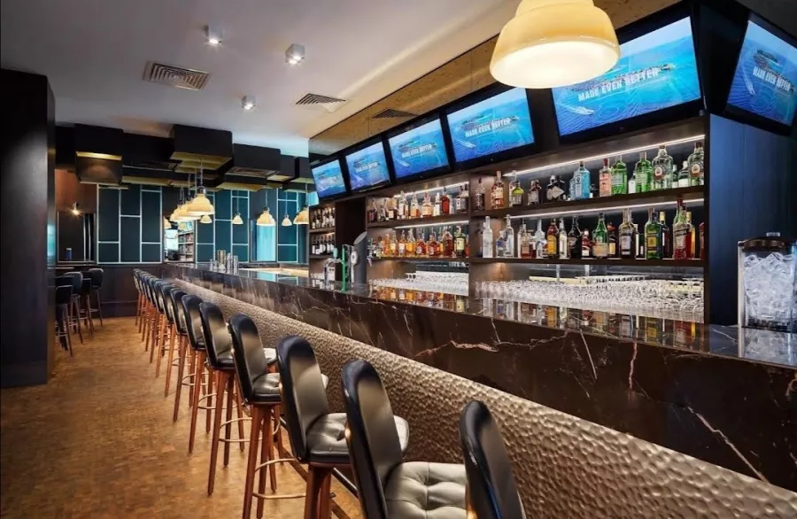 Отель Sheraton Metechi Palace (სასტუმრო შერატონ მეტეხი პალასი) в Тбилиси: Отель, Чилим, Пять Звёзд, Тренажёрный Зал, Конференц Зал, Ресторан, Грузинская Кухня, Бар, СПА Центр, Бассейн,