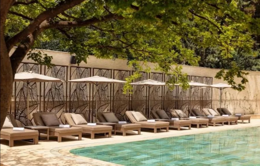 Отель Sheraton Metechi Palace (სასტუმრო შერატონ მეტეხი პალასი) в Тбилиси: Отель, Чилим, Пять Звёзд, Тренажёрный Зал, Конференц Зал, Ресторан, Грузинская Кухня, Бар, СПА Центр, Бассейн,