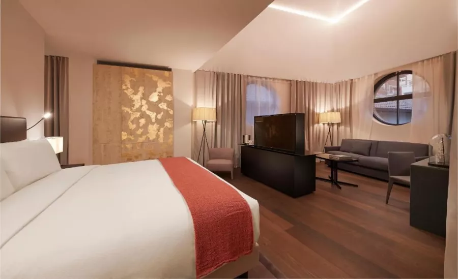 Отель Hilton Lake в Комо: Испания , Отели , Чилим,